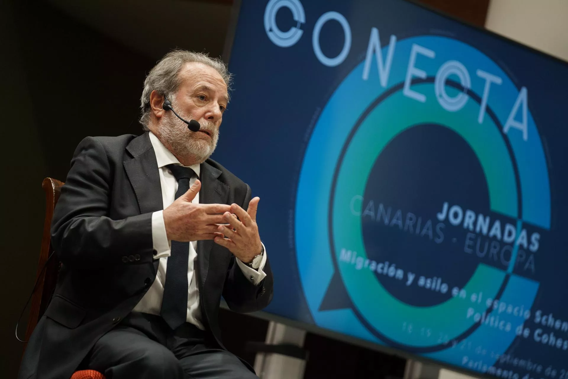 El catedrático de Economía Aplicada de la Universidad de La Laguna, José luis Rivero./ EFE - RAMÓN DE LA ROCHA