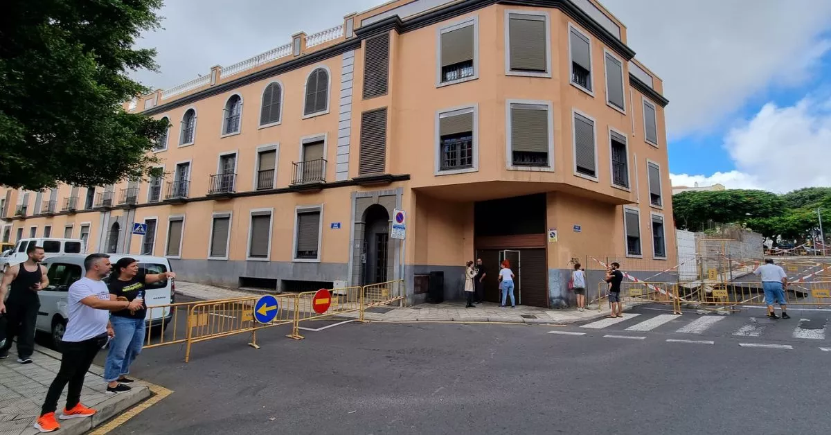 Calle Santa Eulalia y Santa Gemma Galgari en septiembre de 2022, cuando se produjo el socavón en la vía / AYUNTAMIENTO DE LA LAGUNA