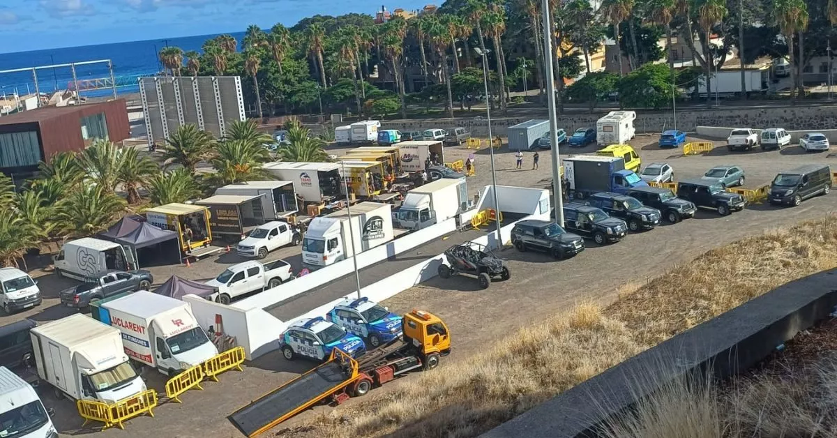 Zona de aparcamientos ocupados por la producción del rodaje / AAVV. El Pescador Zona de aparcamientos ocupados por la producción del rodaje / AAVV. El Pescador