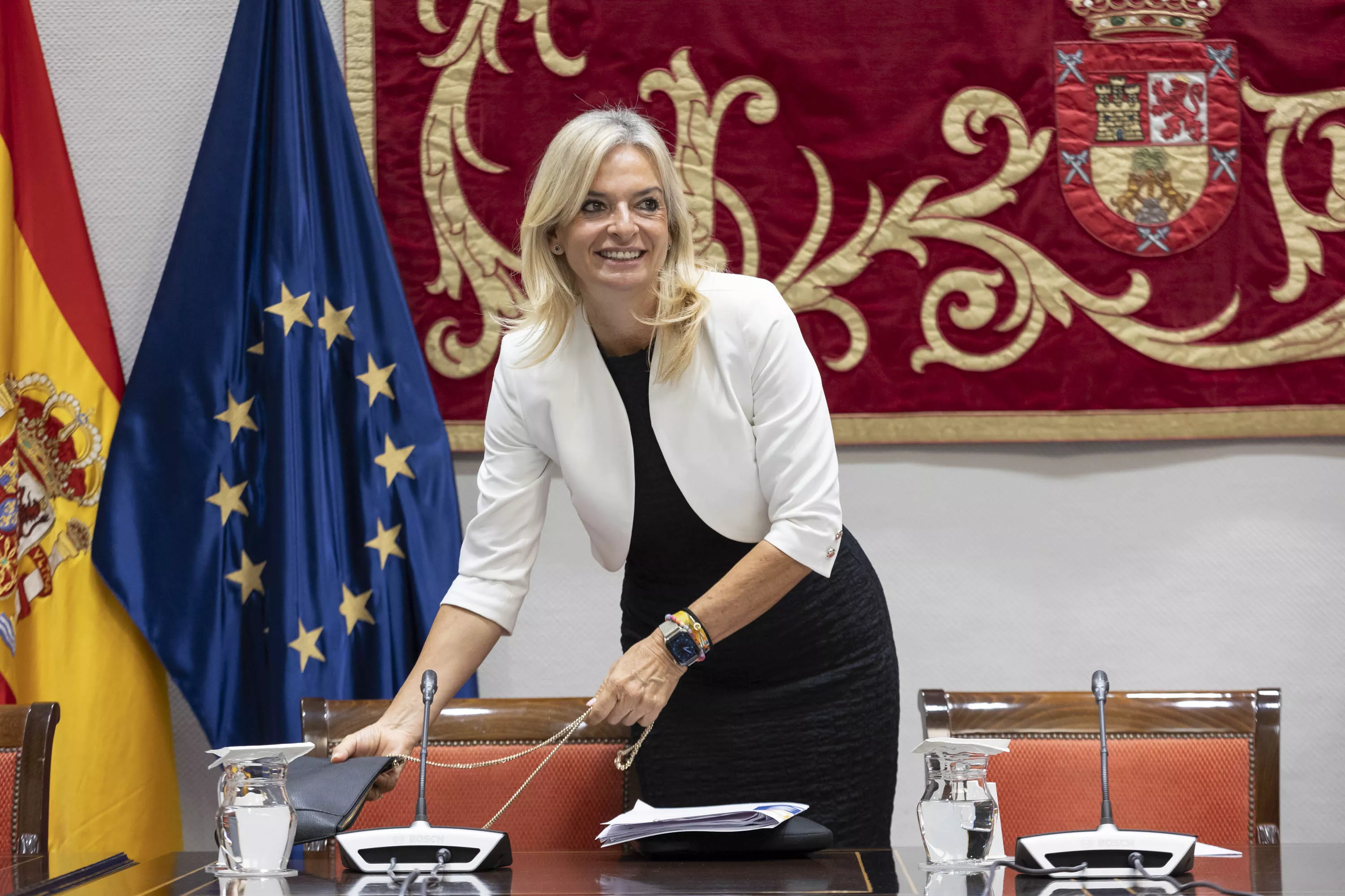 La consejera de Sanidad, Esther Monzón, durante la primera comparecencia en el Parlamento de Canarias. / EFE