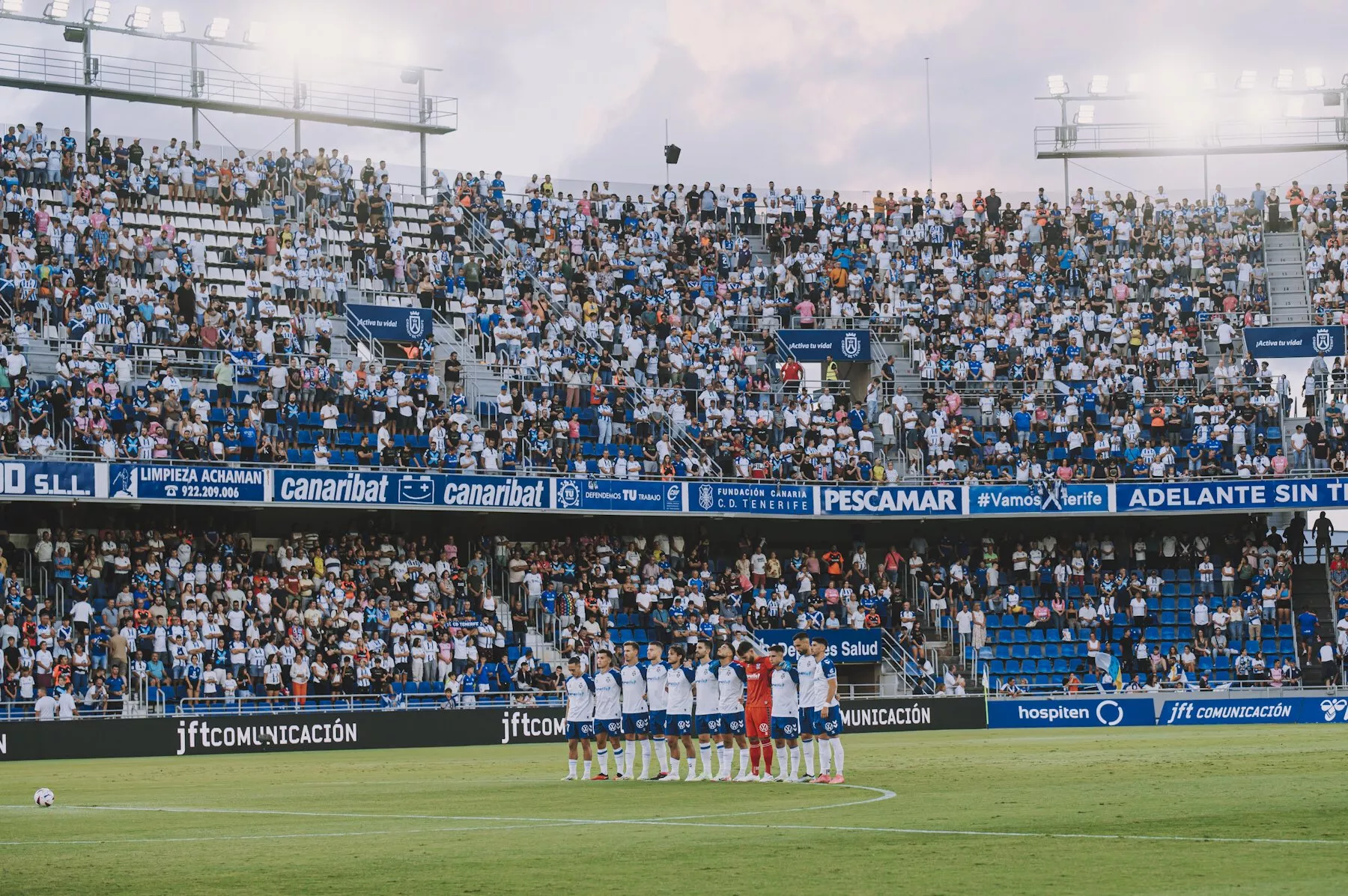 El CD Tenerife frente a su afición / CD TENERIFE