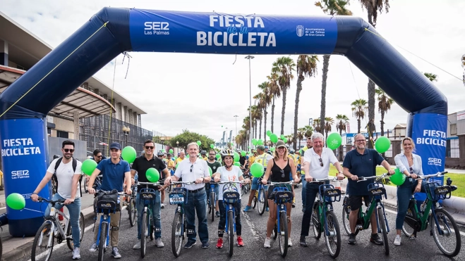 Personas en bicicleta este domingo / AYUNTAMIENTO DE LAS PALMAS DE GRAN CANARIA (1)
