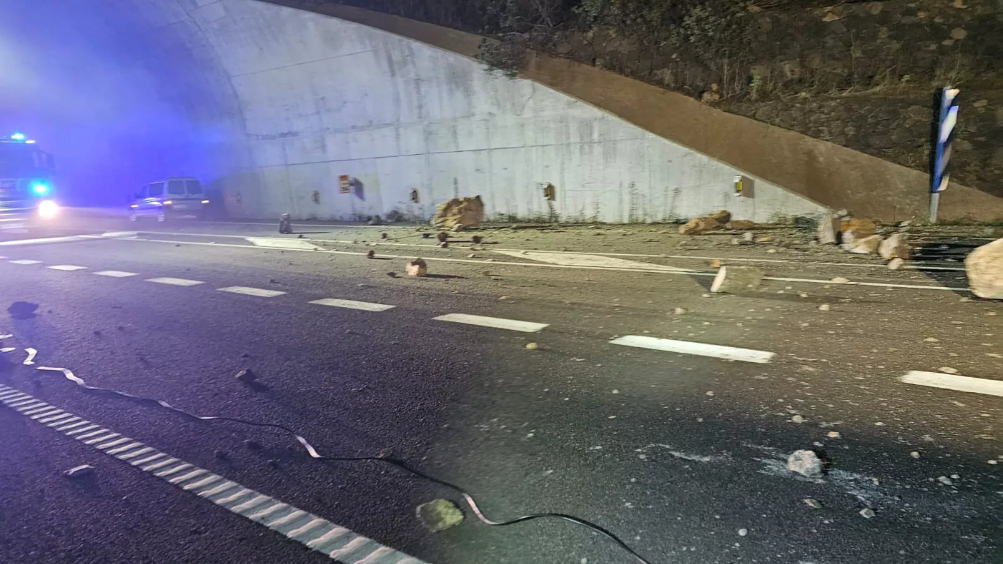 Desprendimiento en la TF-5 / CABILDO DE TENERIFE Desprendimiento en la TF-5 / CABILDO DE TENERIFE