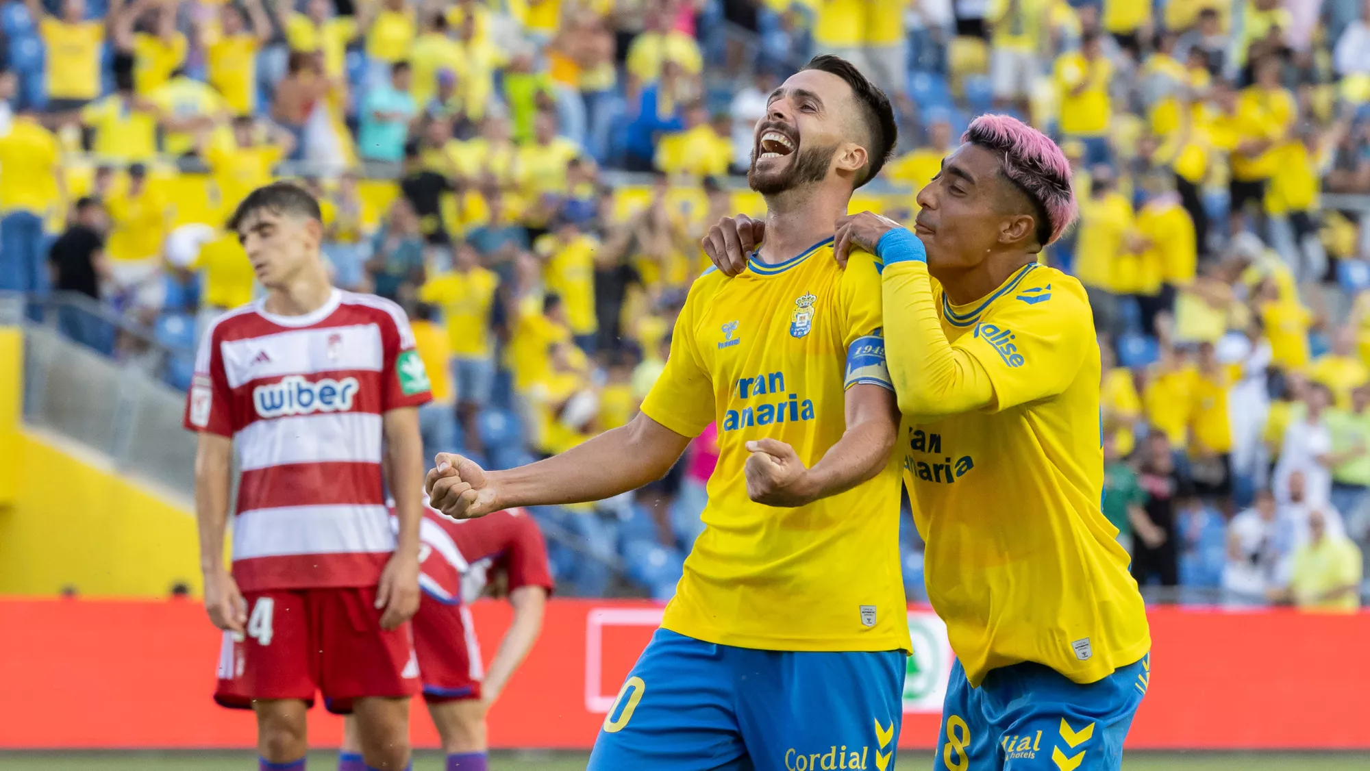 ¡Oh capitán, mi capitán! Kirian Rodríguez, en la imagen, celebra un gol contra el Granada CF. / EFE - QUIQUE CURBELO 
