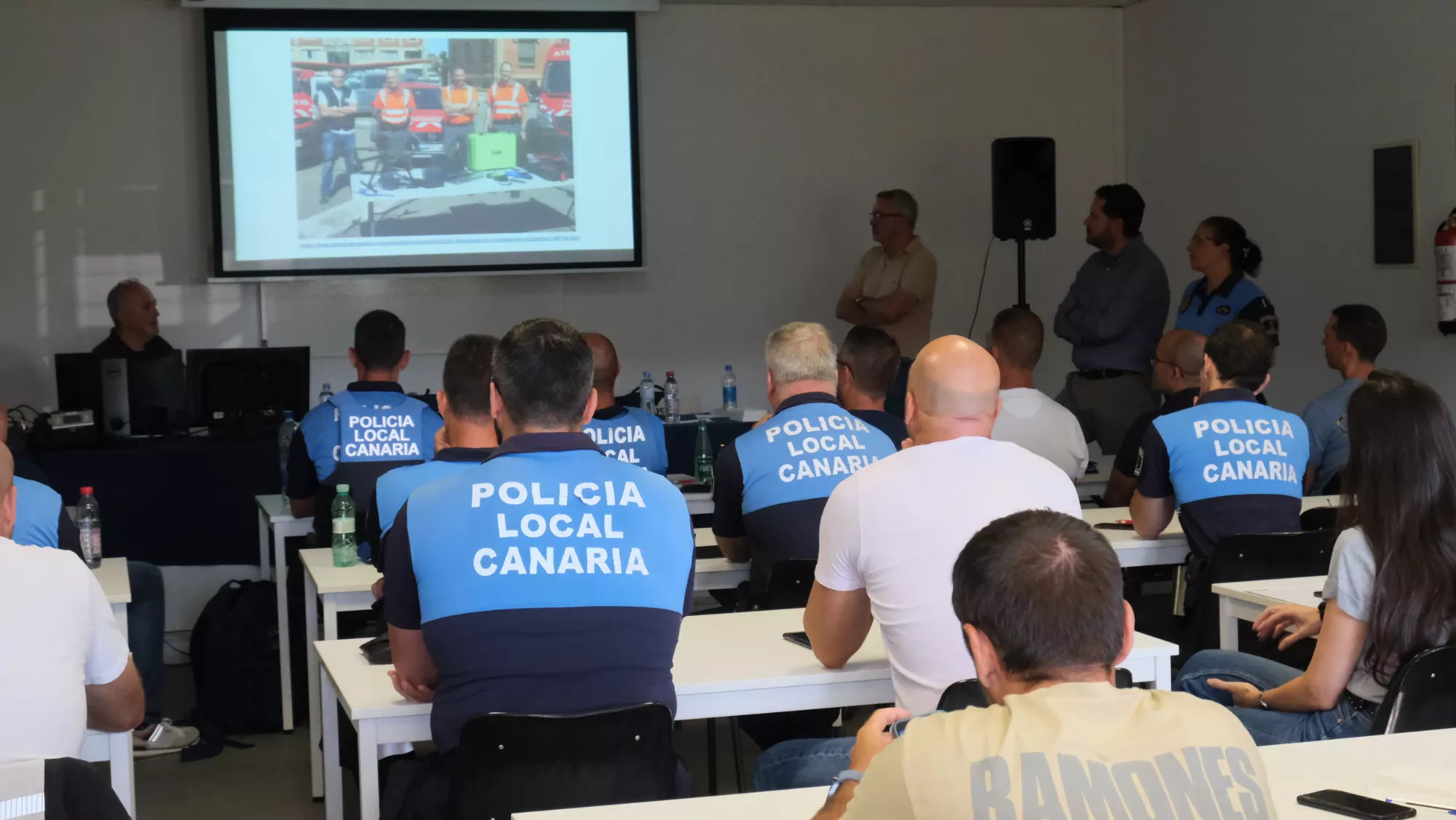 Agentes de la Policía Local de Las Palmas de Gran Canaria en una formación / AYUNTAMIENTO DE LAS PALMAS DE GRAN CANARIA 