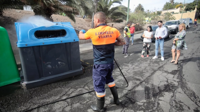 Un operario de limpieza en Las Palmas de Gran Canaria / AYUNTAMIENTO DE LAS PALMAS DE GRAN CANARIA