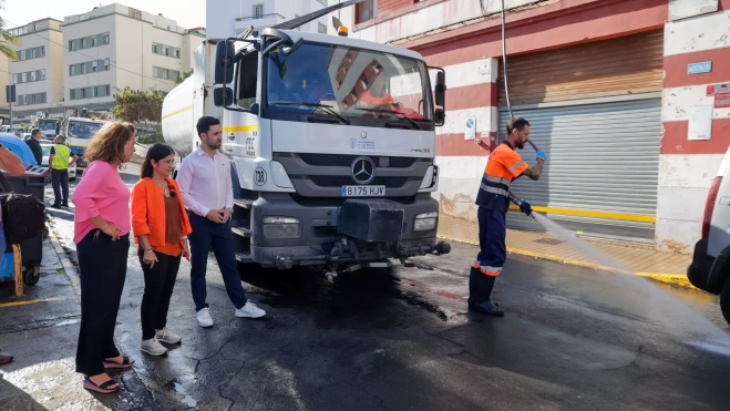 Operarios de limpieza en Las Palmas de Gran Canaria / AYUNTAMIENTO DE LAS PALMAS DE GRAN CANARIA