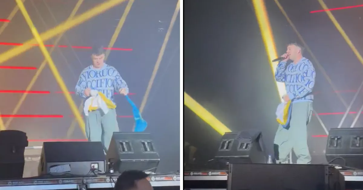 Quevedo tira la bandera de Asturias al suelo en un concierto en Oviedo./ CEDIDAS