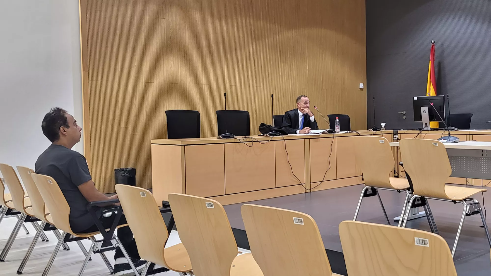 El empresario acusado y su abogado. / ATLÁNTICO HOY   G. DÍAZ MEDINA