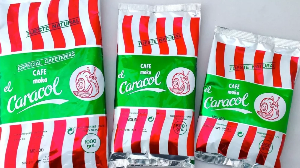 Café Caracol en tres envases diferentes./ CAFÉ CARACOL