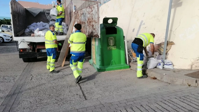 Un operario de limpieza viaria / AYUNTAMIENTO DE LAS PALMAS DE GRAN CANARIA