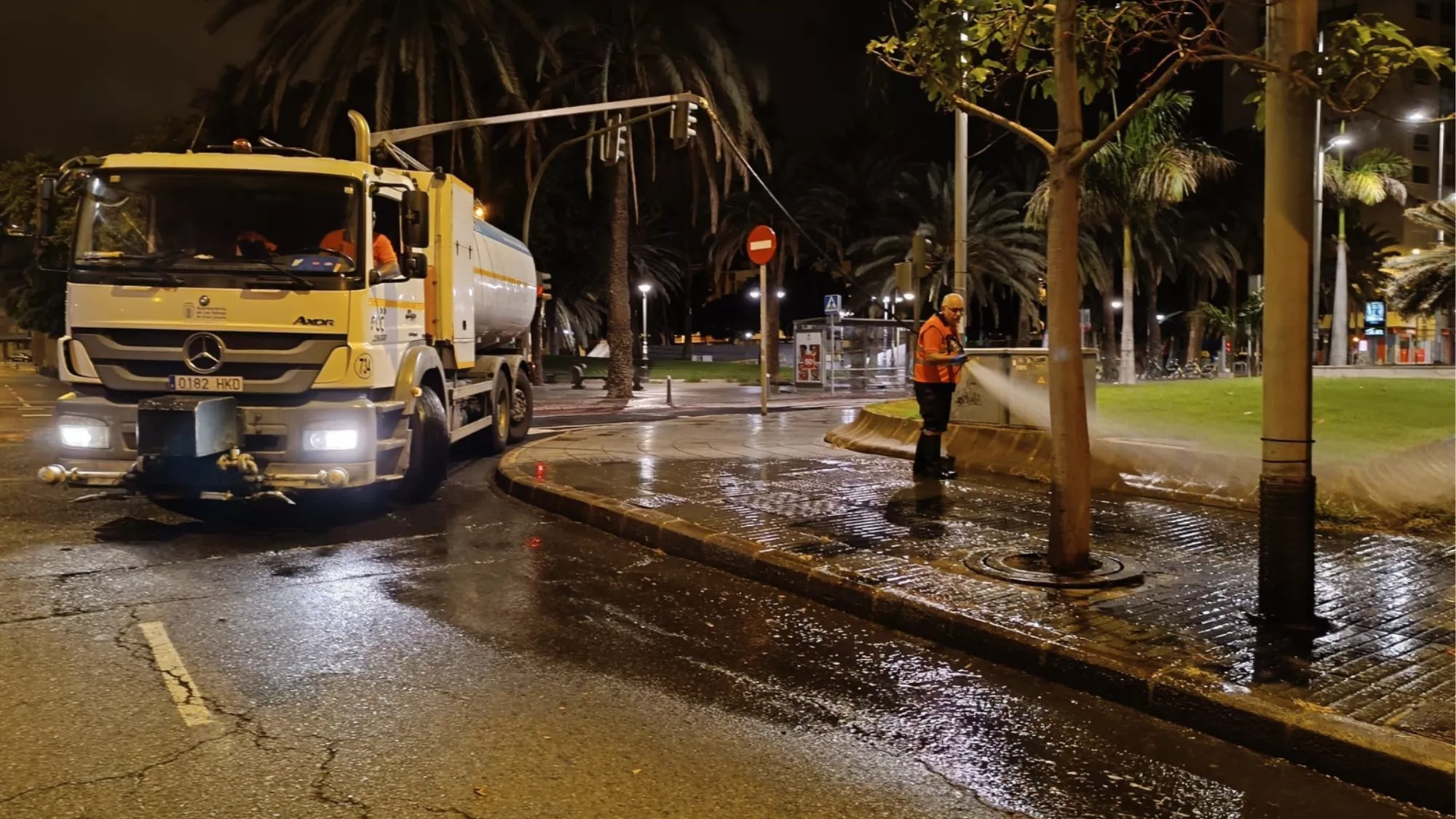 Un operario de limpieza viaria. / AYUNTAMIENTO DE LAS PALMAS DE GRAN CANARIA