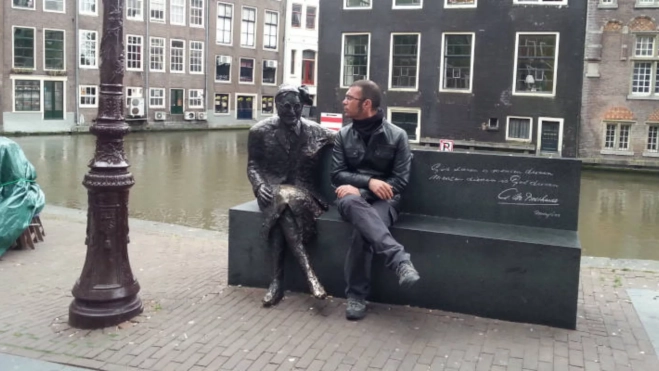 Miguel Jiménez comenzó hace dos años a editar y restaurar fotos antiguas de las Islas, así fue como nació Canarias en color / MIGUEL JIMÉNEZ