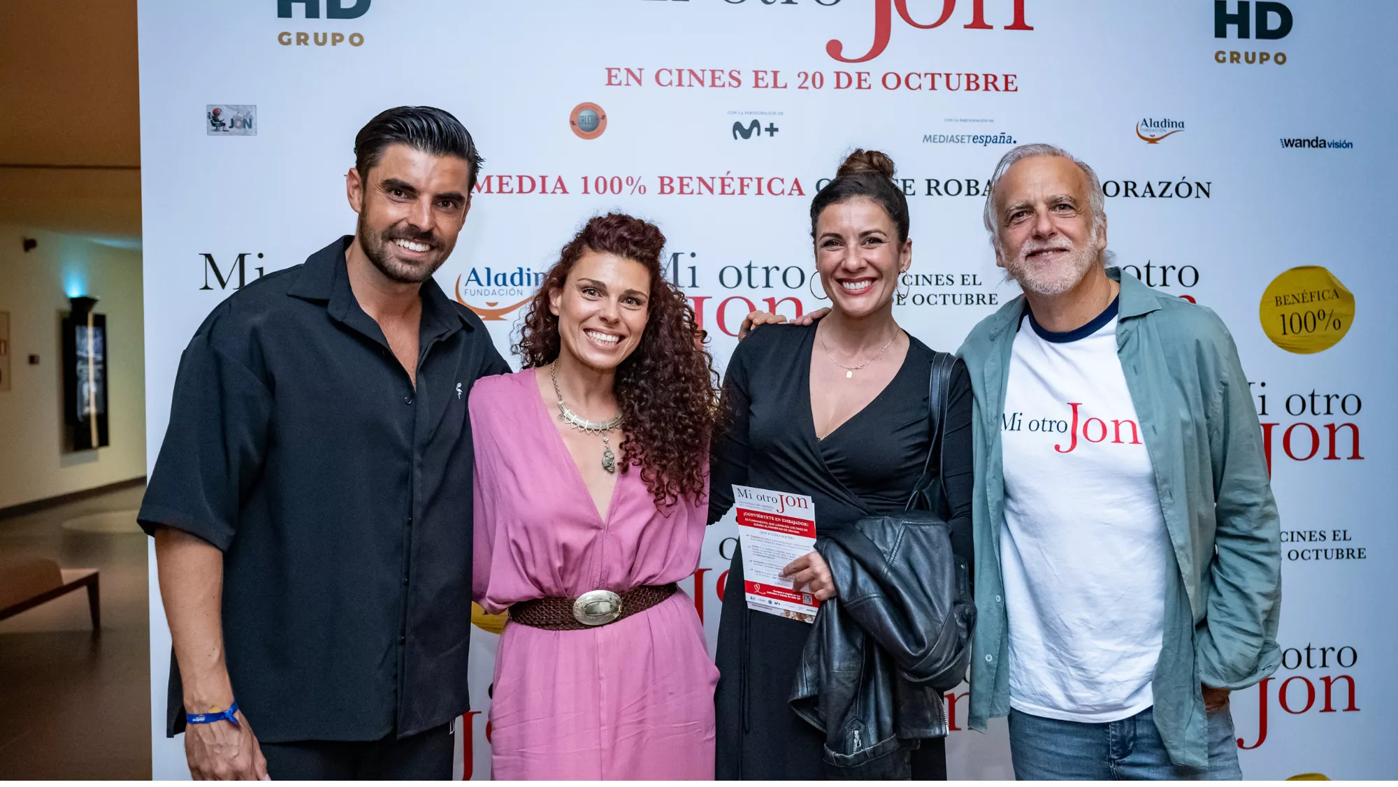 El actor Horacio Colomé y las actrices Aroha Hafez y Yanely Hernández acompañaron anoche a Paco Arango, entre otros rostros del mundo del cine y del entretenimiento  SILBO COMUNICA