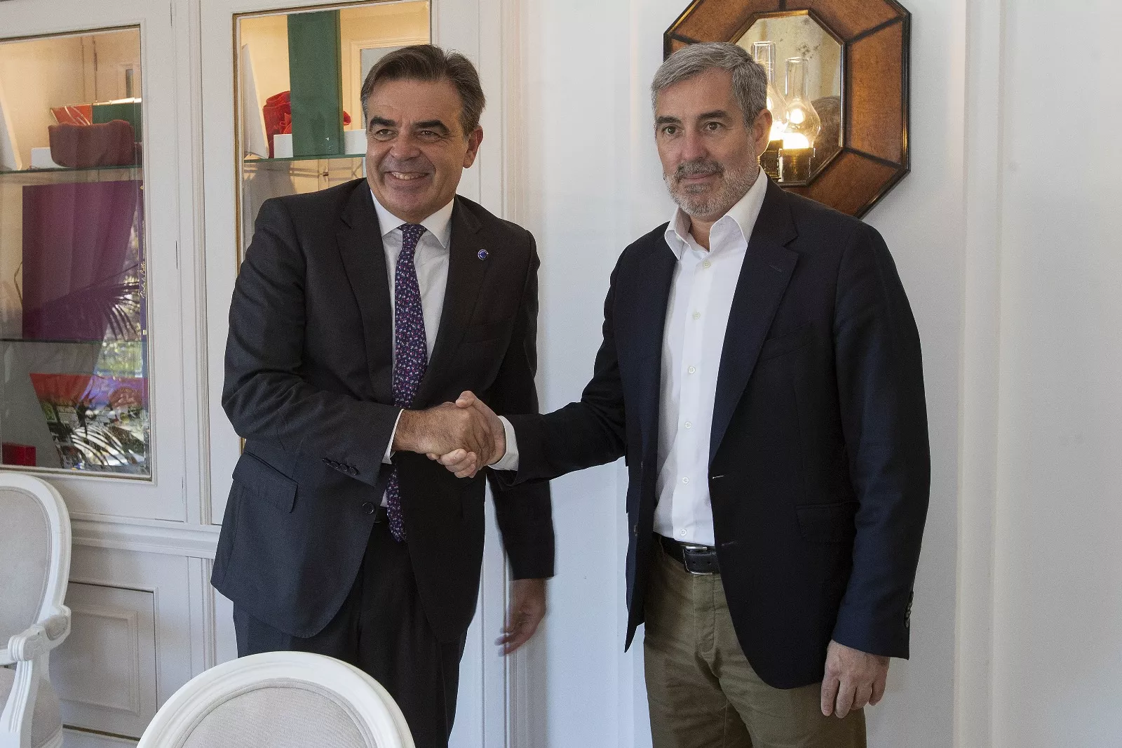 El presidente de Canarias en una reunión con Margaritis Schinas, vicepresidente de la Comisión Europea / GOBIERNO DE CANARIAS