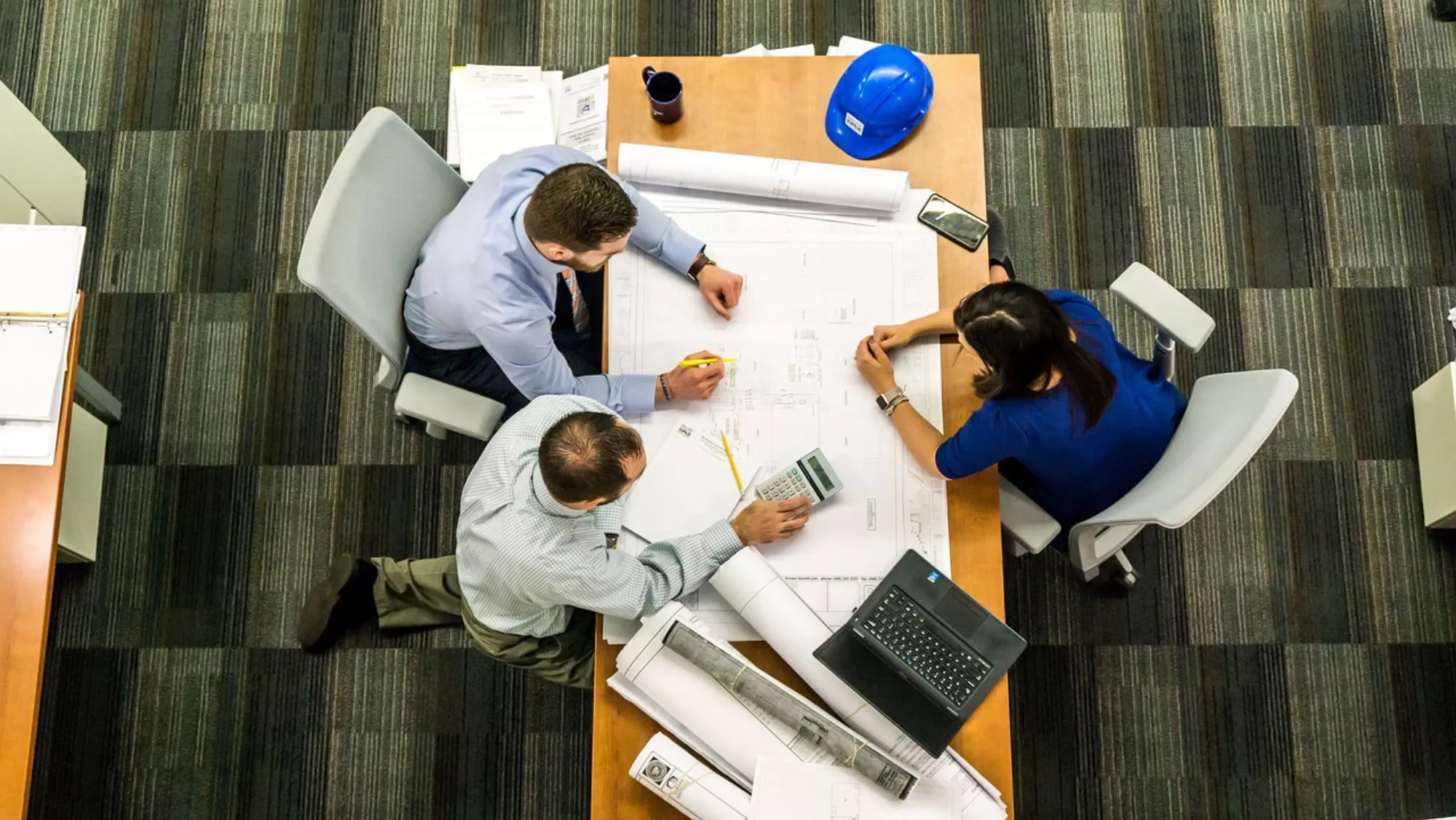 Imagen de una reunión de arquitectos / PIXABAY