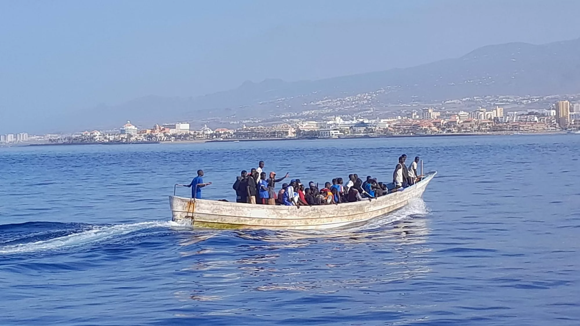 Imagen de las personas migrantes llegando a Tenerife / SALVAMENTO MARÍTIMO 