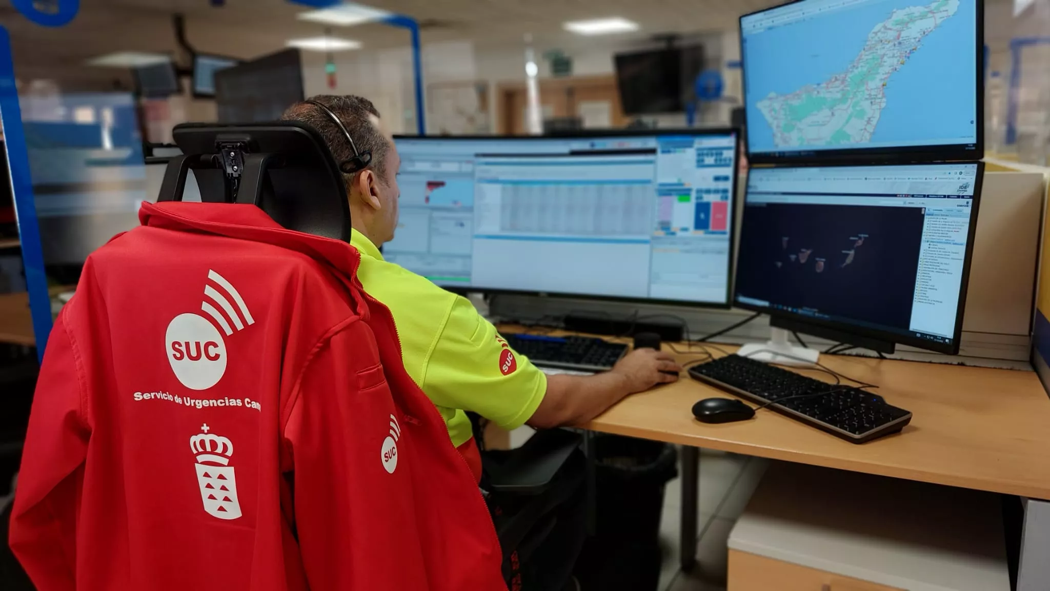 112 Canarias atiendo una urgencia. / 112