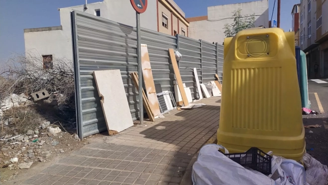 Vertido de escombros en Almatriche Bajo / CEDIDA