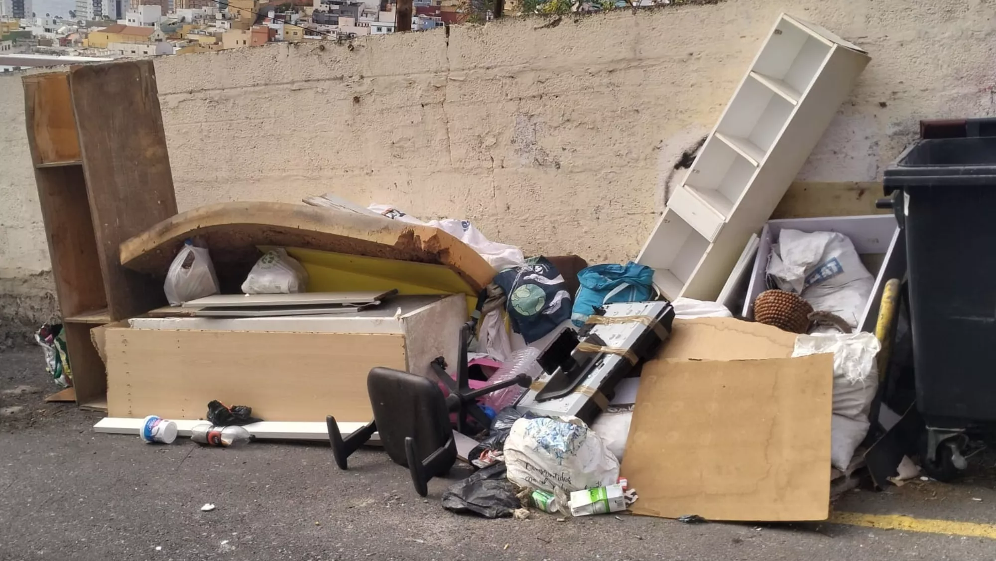 Escombros en el Risco de San Nicolás. / AH