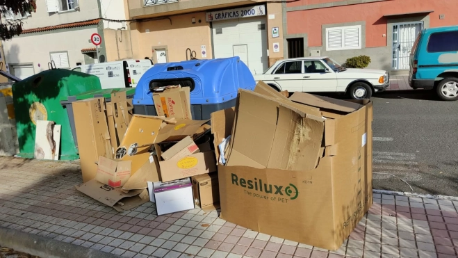Basura en la Avenida de La Democracia / CEDIDA