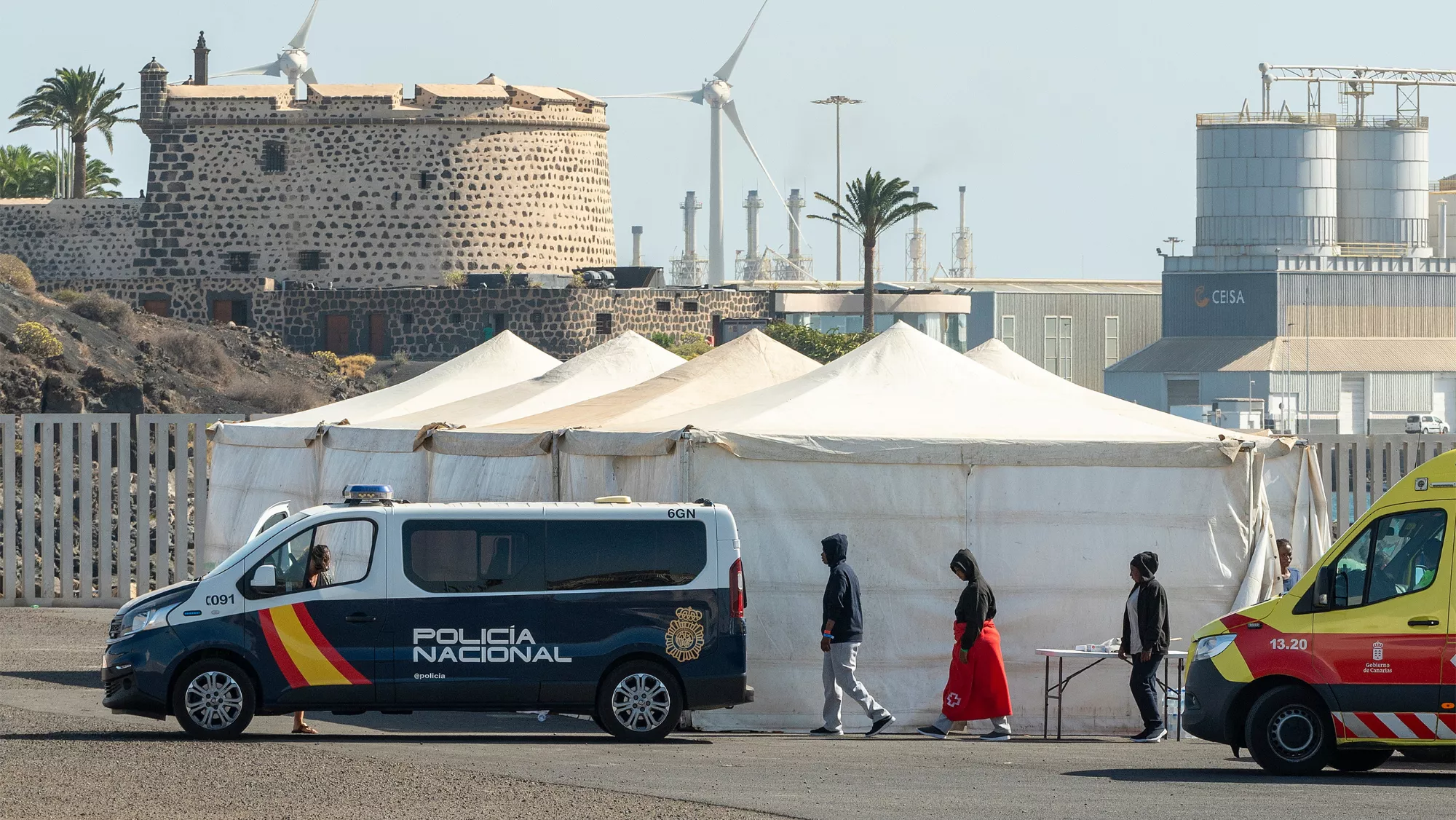 Personas migrantes llegadas a Arrecife por la Ruta Canaria / EFE