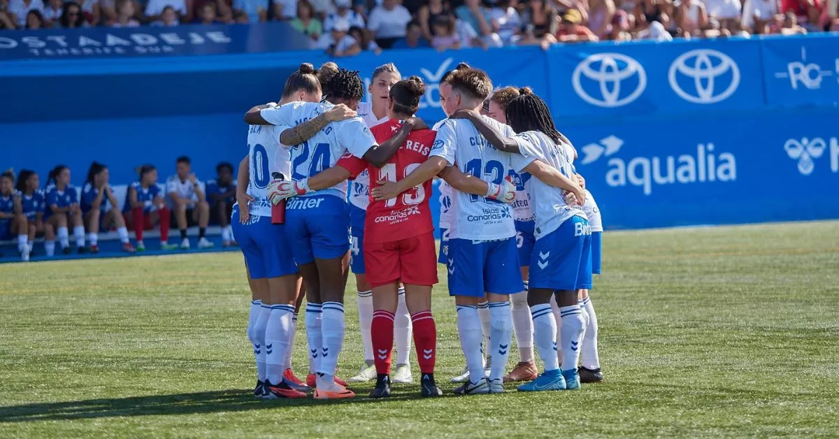 Después de estrenarse como locales en el Campo Municipal de Adeje el pasado domingo, las guerreras viajan a Sevilla para recuperar el partido correspondiente a la primera jornada de Liga F./ UD TENERIFE.