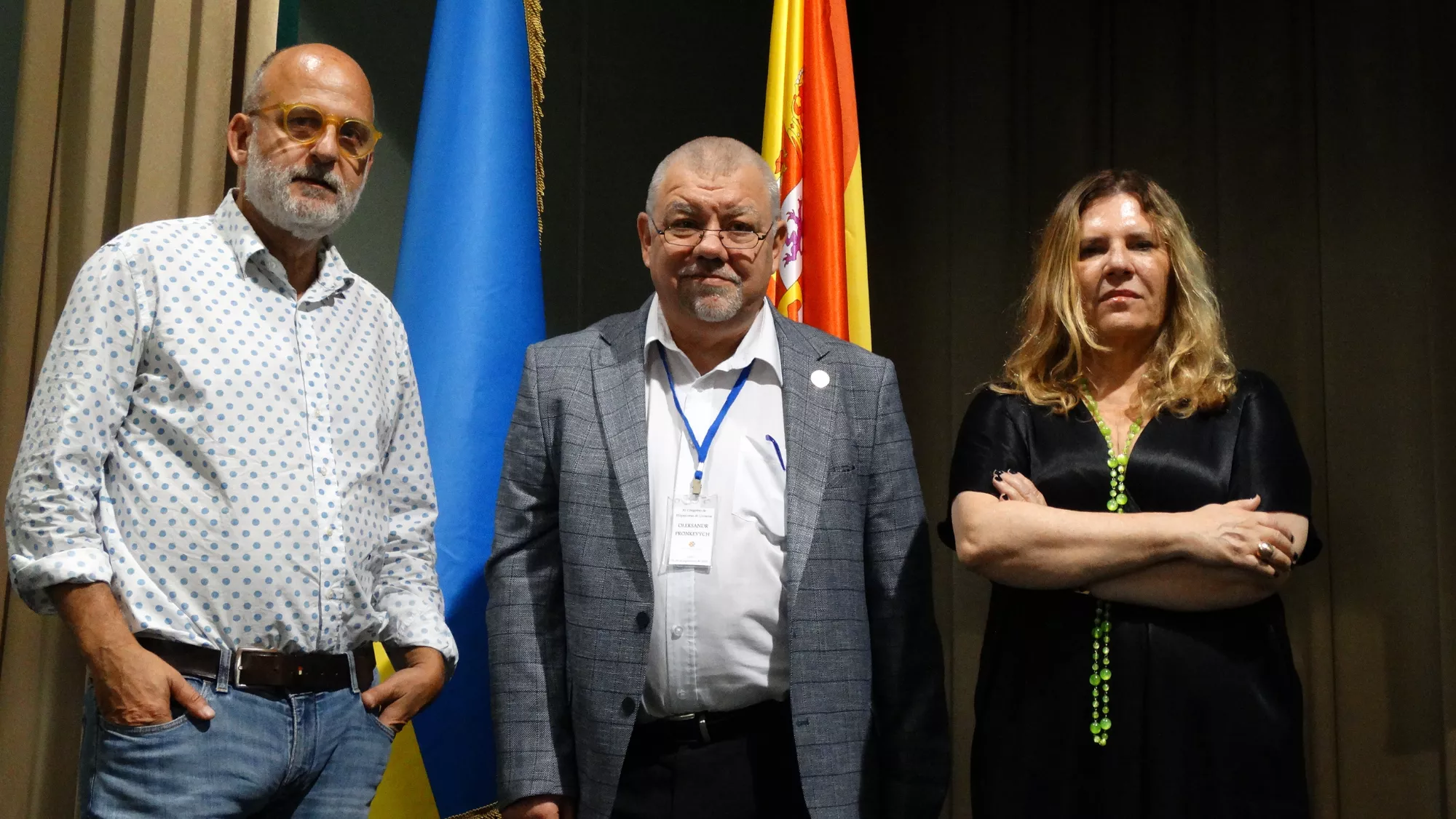 El director de 'Benito Pérez Buñuel' Luis Roca, la productora Marta de Santa Ana y el presidente de la Asociación de Hispanistas de Ucrania, Oleksandr Pronkevich, en la Universidad Nacional Tarás Shevchenko de Leópolis, antes de la proyección / 