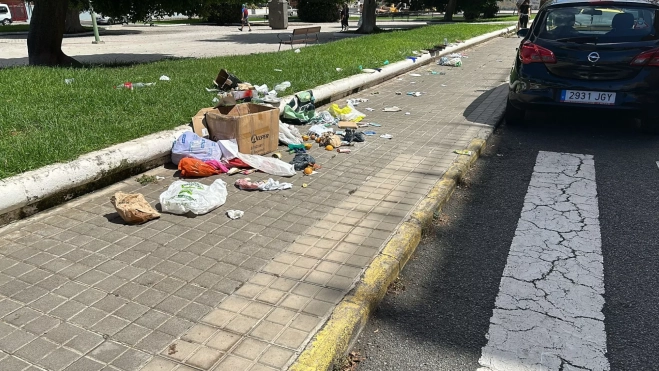 Basura en el parque del ambulatorio de Escaleritas / CEDIDA