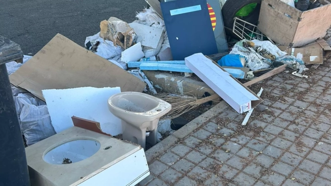 Basura en la zona comercial de Tamaraceite / CEDIDA