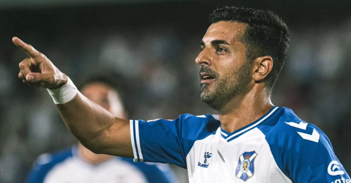 Ángel marcó los dos goles en la victoria del Tenerife por 2-0 frente al Racing de Santander en el Helidoro./ CD TENERIFE.