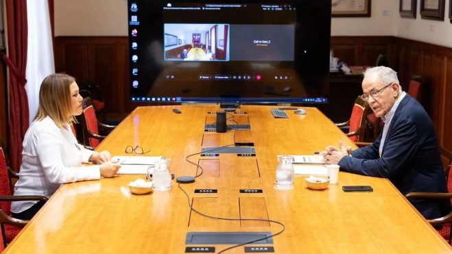 Detalle del encuentro entre Astrid Pérez y Daniel Cerdán. / AH Detalle del encuentro entre Astrid Pérez y Daniel Cerdán. / AH