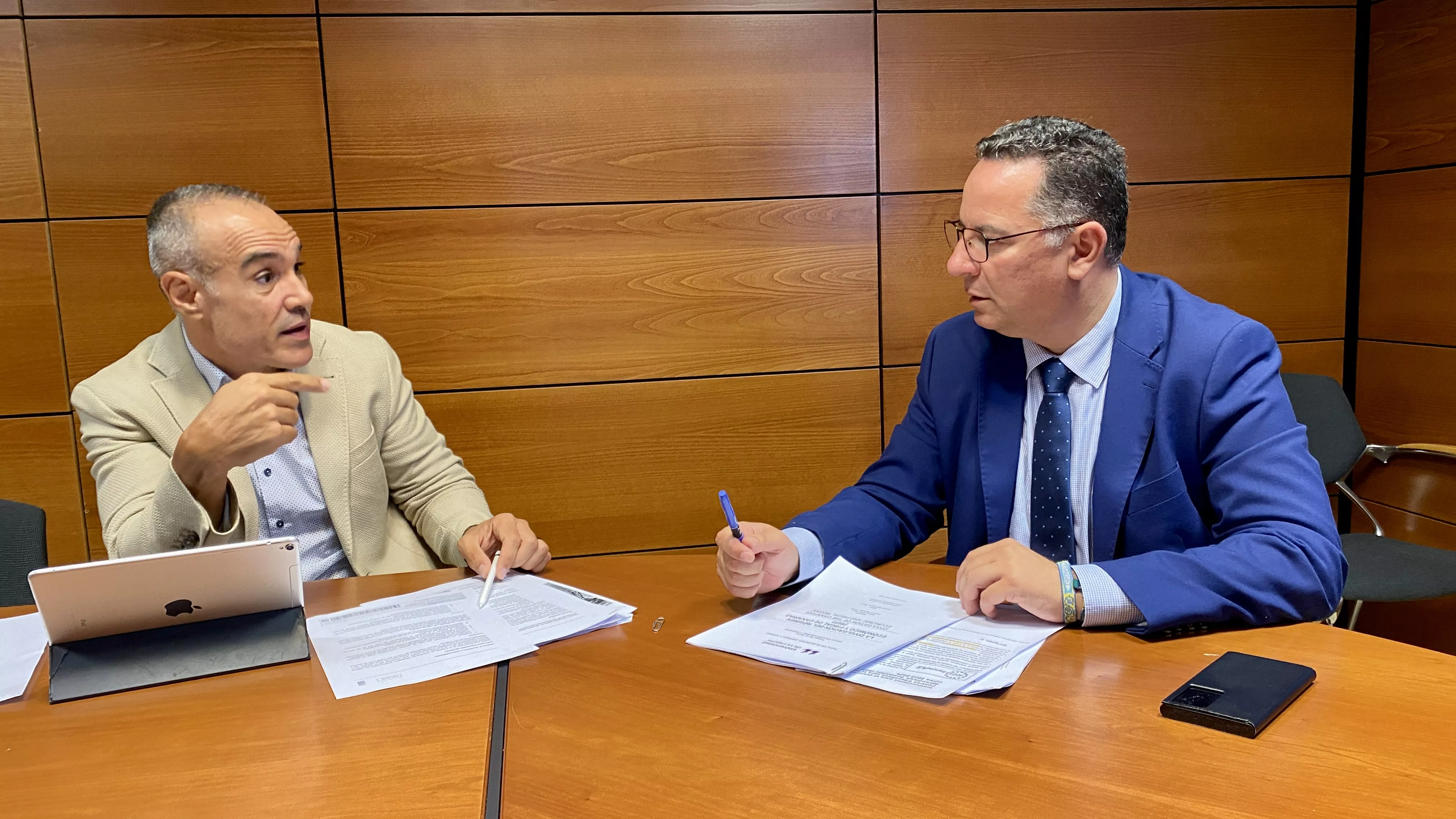 El comisionado del REF y el consejero de Educación del Gobierno de Canarias. / GOBIERNO DE CANARIAS