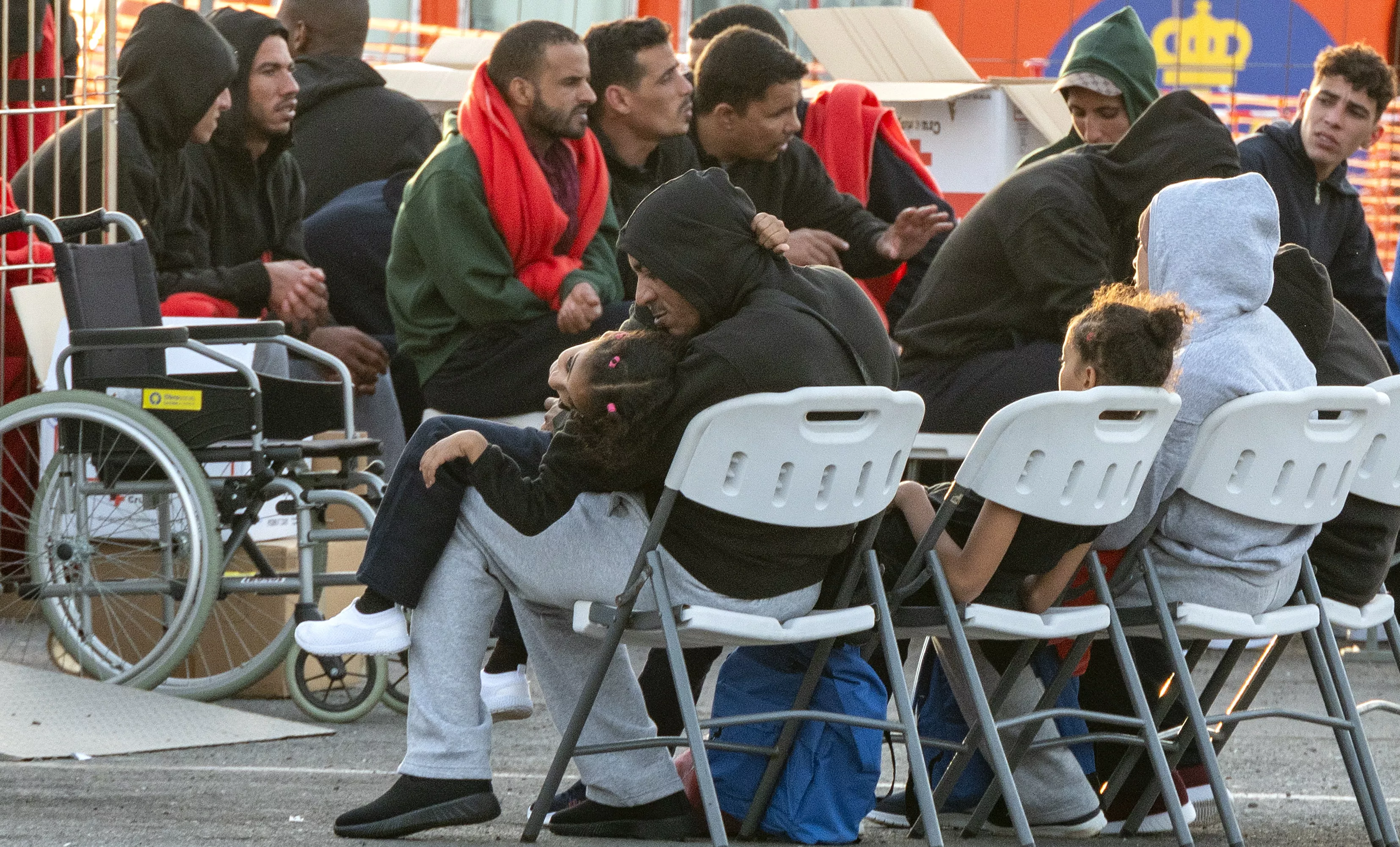 Varias personas rescatadas en aguas de Lanzarote, entre ellos menores. / ADRIEL PERDOMO-EFE