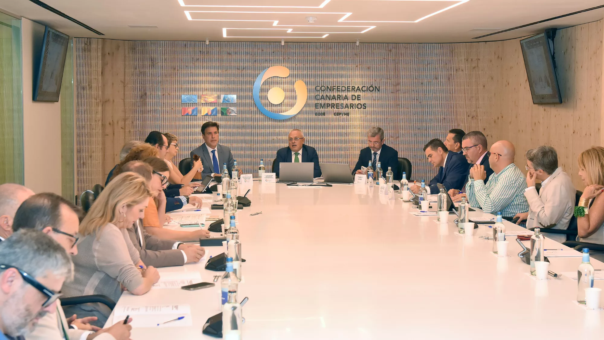 Reunión de la Confederación Canaria de Empresarios / CONFEDERACIÓN CANARIA DE EMPRESARIOS