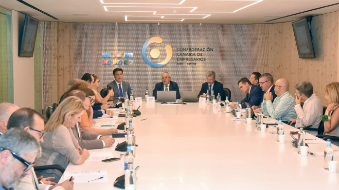 Reunión de la Confederación Canaria de Empresarios / CONFEDERACIÓN CANARIA DE EMPRESARIOS Reunión de la Confederación Canaria de Empresarios / CONFEDERACIÓN CANARIA DE EMPRESARIOS
