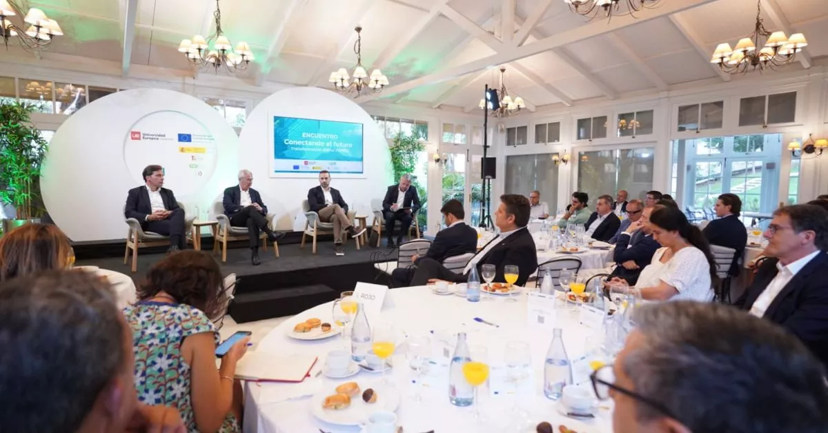 Mesa redonda del evento 'Conectando el futuro: Transformación digital' / CEOE Tenerife