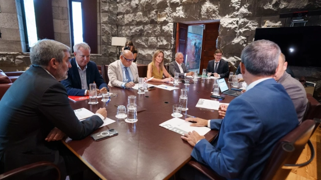 Reunión de los grupos políticos para hablar de migración / EFE - RAMÓN DE LA ROCHA (2) Reunión de los grupos políticos para hablar de migración / EFE - RAMÓN DE LA ROCHA (2)