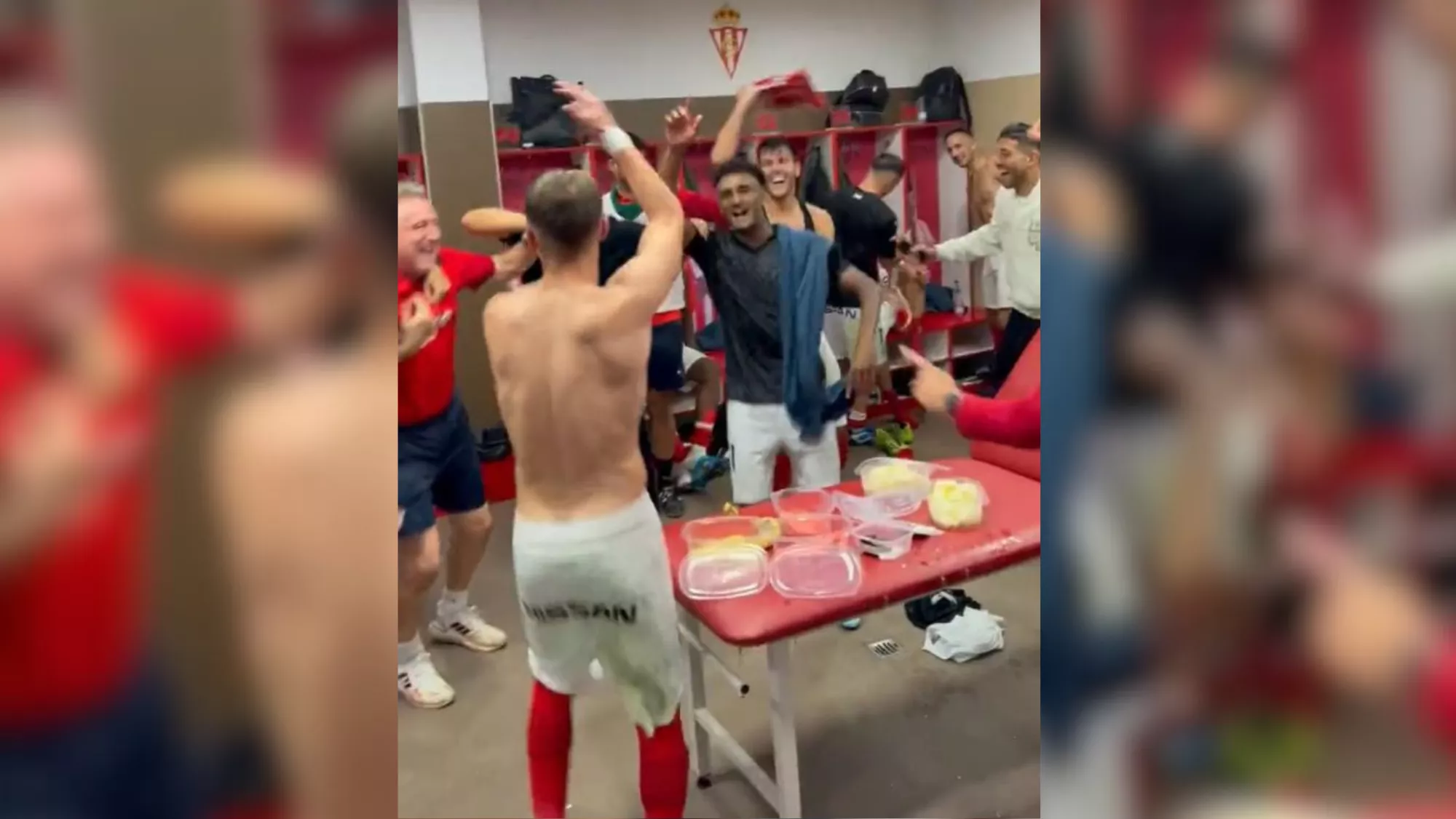 Imagen de los jugadores del Sporting de Gijón celebrando una victoria / REAL SPORTING