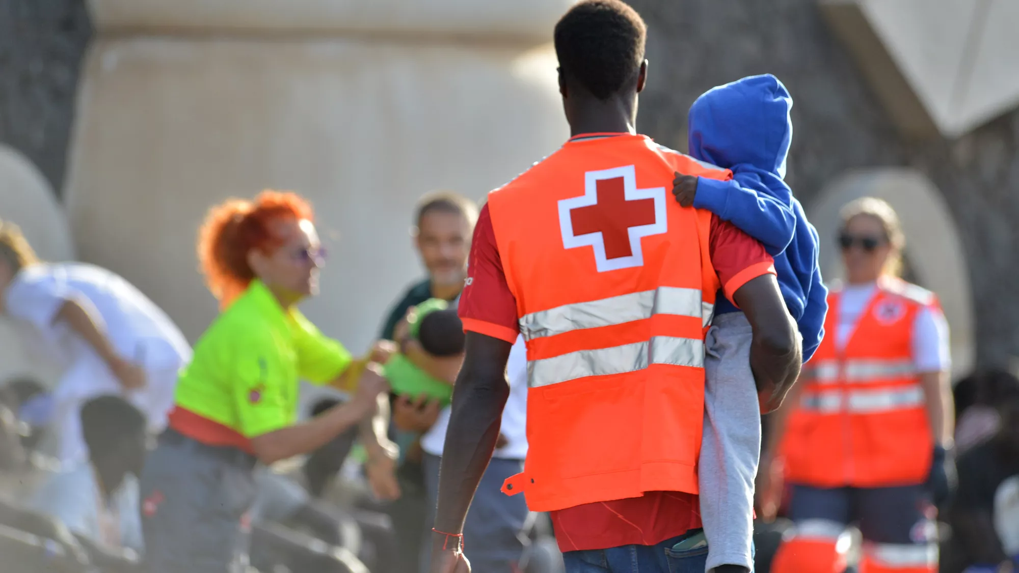 Traductor de la Cruz Roja en El Hierro / GELMERT FINOL - EFE