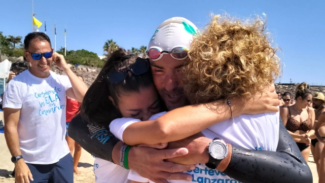 Imagen del nadador Jaime Caballero en su llegada a la Isla / TEIDELA