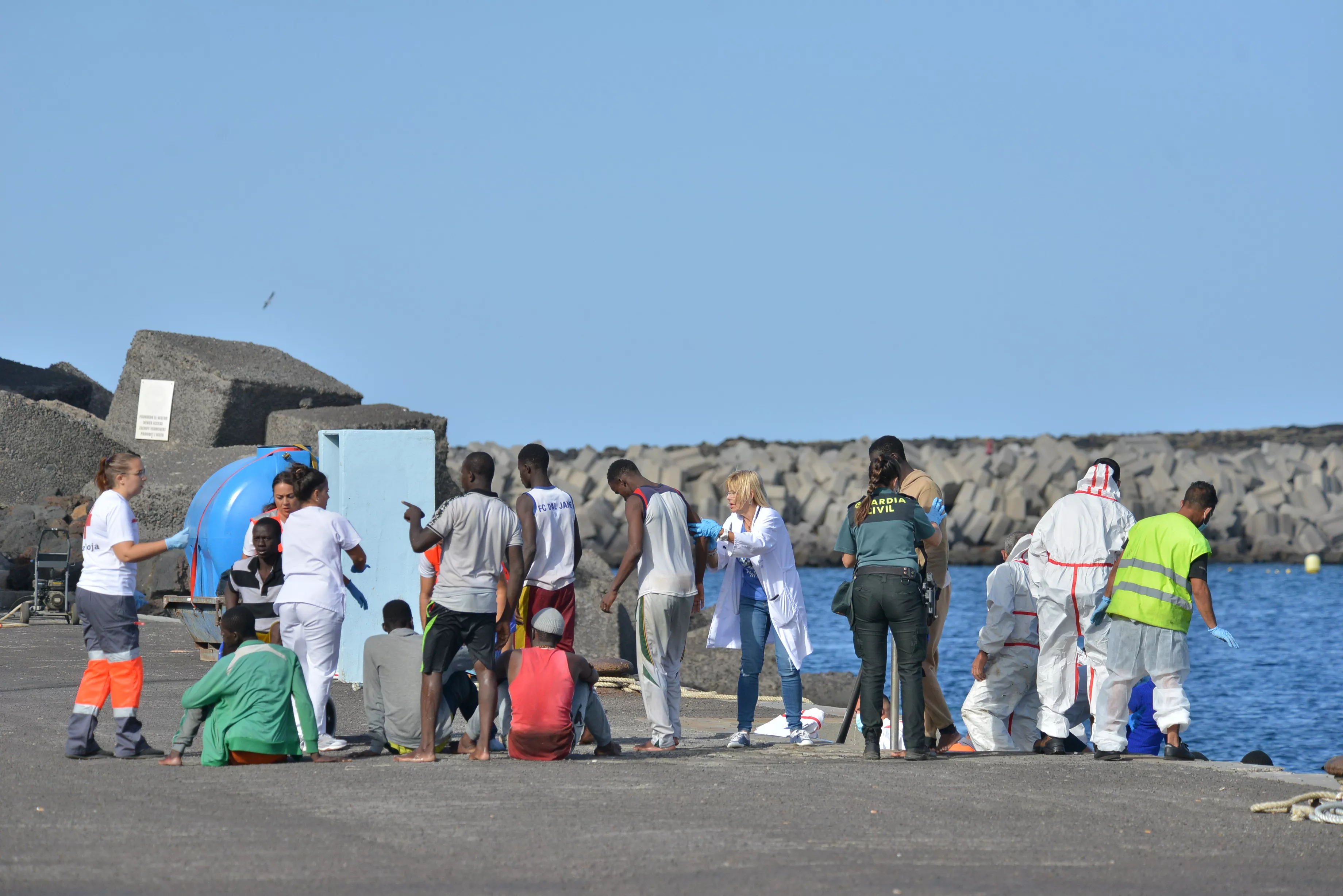 Varias personas rescatadas en las últimas horas en El Hierro. / EFE