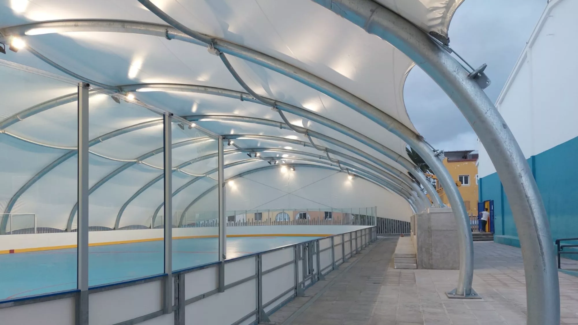 Cancha con la carpa en el García San Román, donde entra el Club / AH