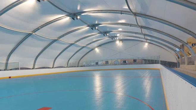 Cancha con la carpa en el García San Román / AH