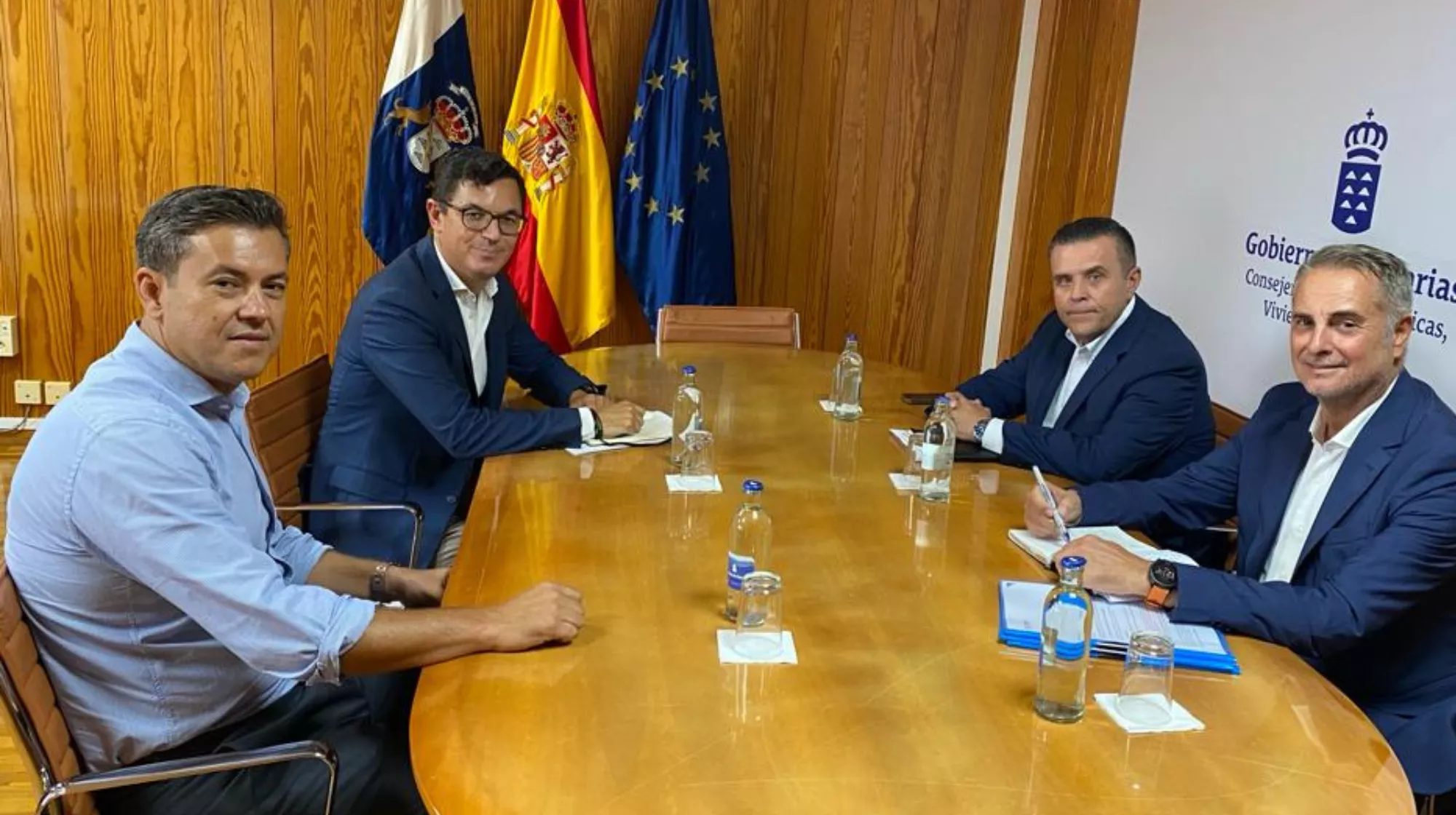 Los representantes de Orion Rental Socimi, reunidos con el consejero de Obras Públicas Pablo Rodríguez./ CEDIDA - ARCHIVO