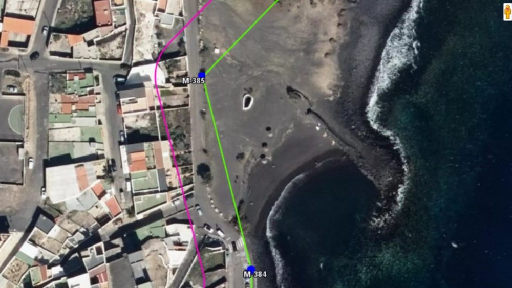 Imagen aérea de la explanada de la playa del Socorro en Güímar, en la que se pueden apreciar los límites del dominio público marítimo terrestre y la servidumbre de protección./ PILOTAJE LITORAL CANARIO