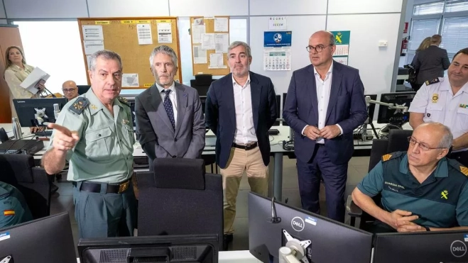 El ministro de Interior, Fernando Grande Marlaska, junto al presidente de Canarias, Fernando Clavijo, el subdelegado del Gobierno, Anselmo Pestana y un representante de la Guardia Civil / CEDIDA El ministro de Interior, Fernando Grande Marlaska, junto al presidente de Canarias, Fernando Clavijo, el subdelegado del Gobierno, Anselmo Pestana y un representante de la Guardia Civil / CEDIDA