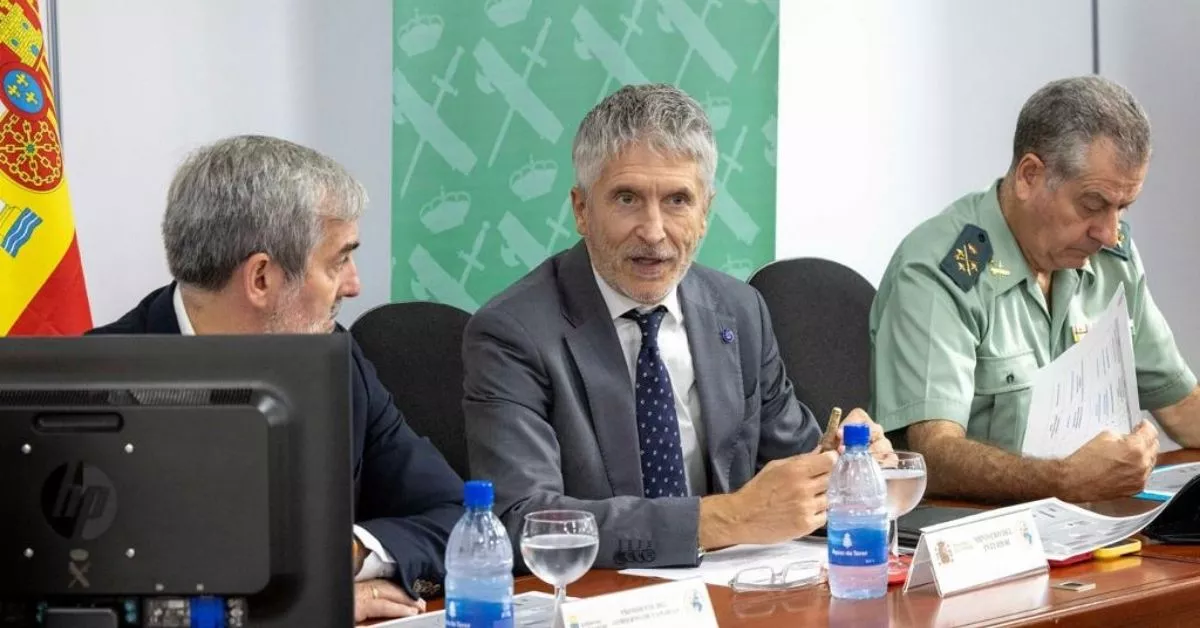 El ministro del Interior en funciones, Fernando Grande-Marlaska, presidiendo la reunión de la Autoridad de Coordinación frente a la Inmigración, a la que ha asistido el presidente del Gobierno canario, Fernando Clavijo El ministro del Interior en funciones, Fernando Grande-Marlaska, presidiendo la reunión de la Autoridad de Coordinación frente a la Inmigración, a la que ha asistido el presidente del Gobierno canario, Fernando Clavijo