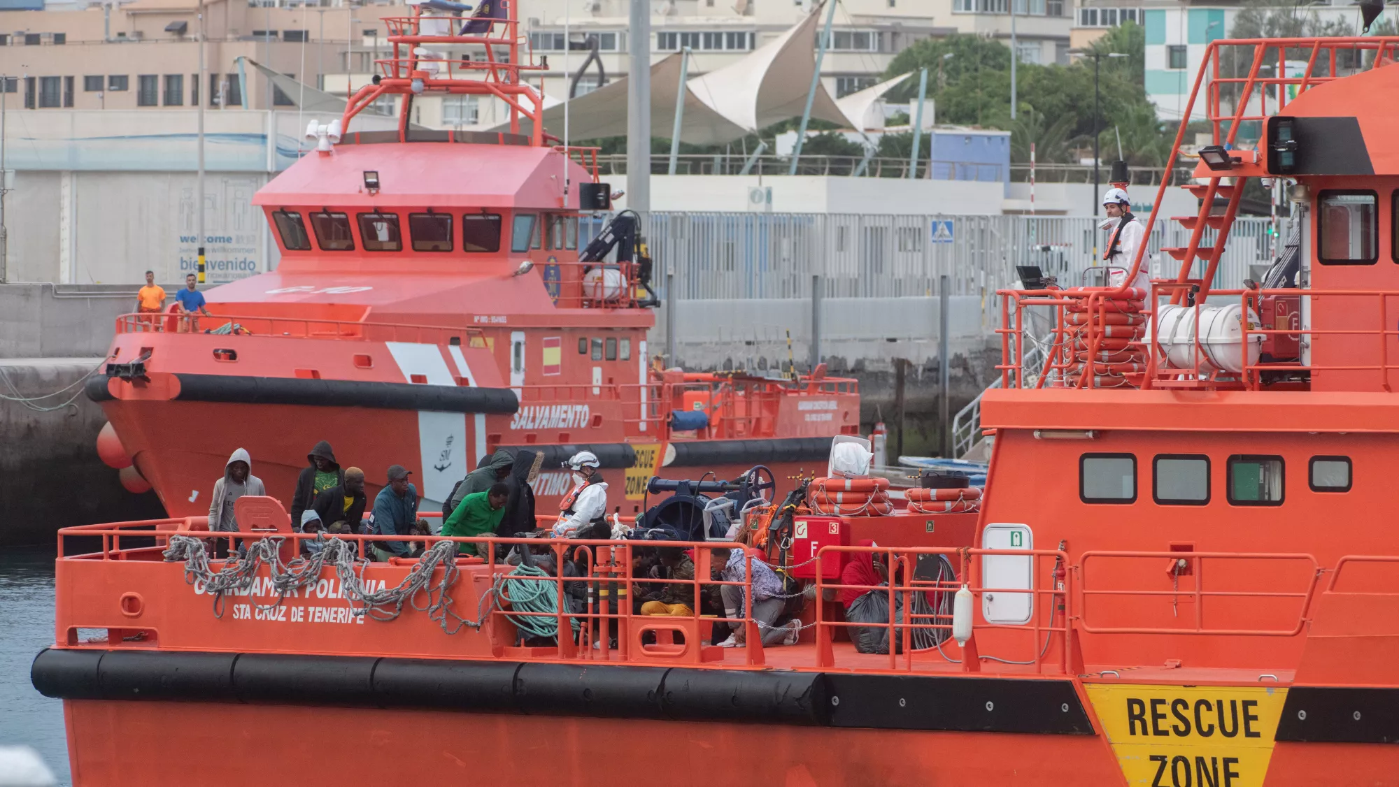 Salvamento Marítimo rescató una embarcación en el sur de Fuerteventura, en Gran Tarajal / EFE - CARLOS DE SÁA Salvamento Marítimo rescató una embarcación en el sur de Fuerteventura, en Gran Tarajal / EFE - CARLOS DE SÁA
