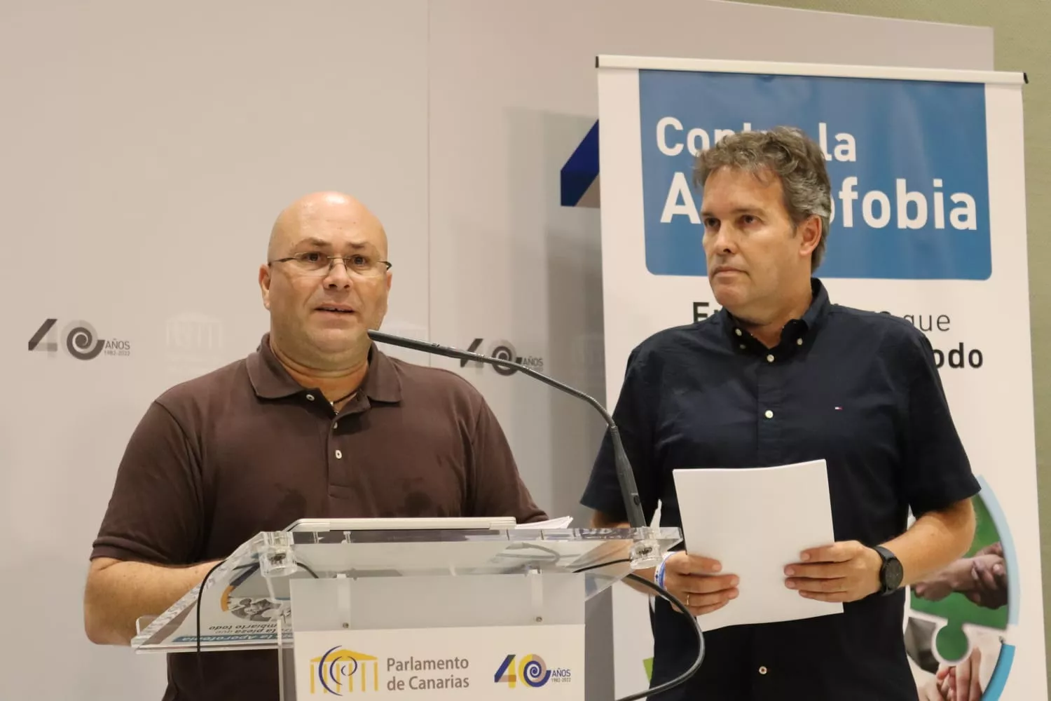 Juan Carlos Lorenzo (i) y Fernando Rodríguez en la presentación del 'Informe AROPE'. / AINOHA CRUZ - ATLÁNTICO HOY